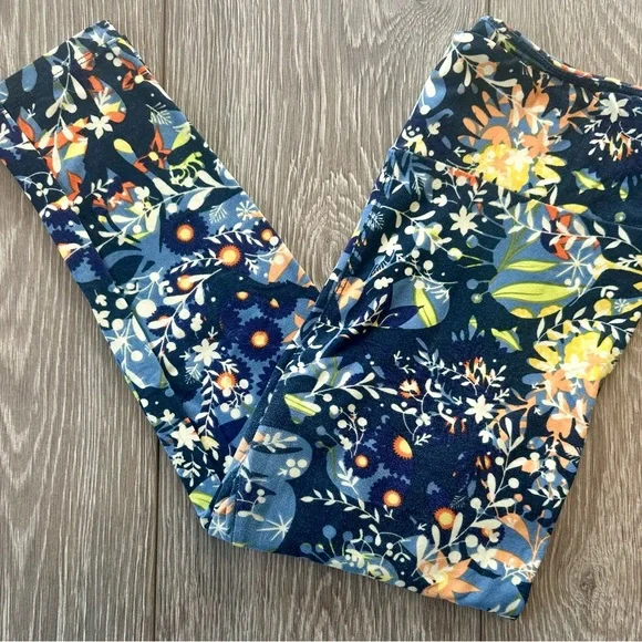 LulaRoe leggings OS - LuLa is known for their butter soft leggings!! - Picture 1 of 3